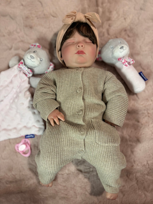Muñeca artesanal Alma, creación con dulzura y amor.