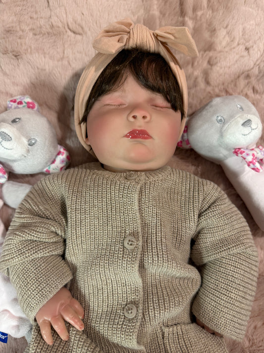 Muñeca artesanal Alma, creación con dulzura y amor.
